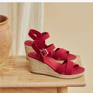 Vivaia Round-Toe Wedge Sandals (Sally) size 8 ankle strap criss cross strap